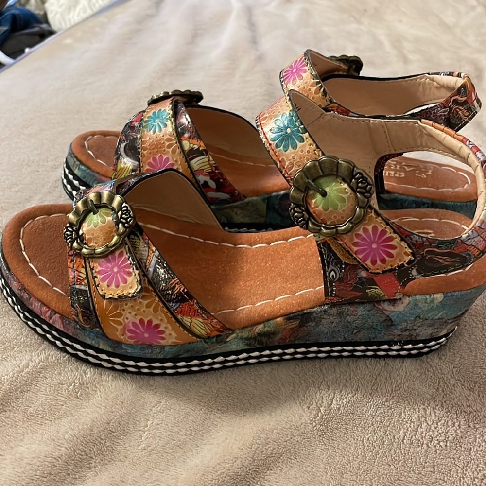 L’artiste sandals EUC